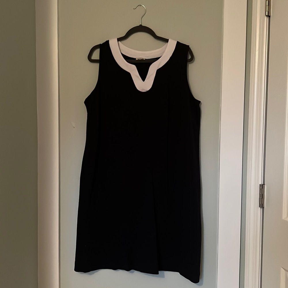 Talbots sleeveless dress in navy with white trim on collar
Size: 2X